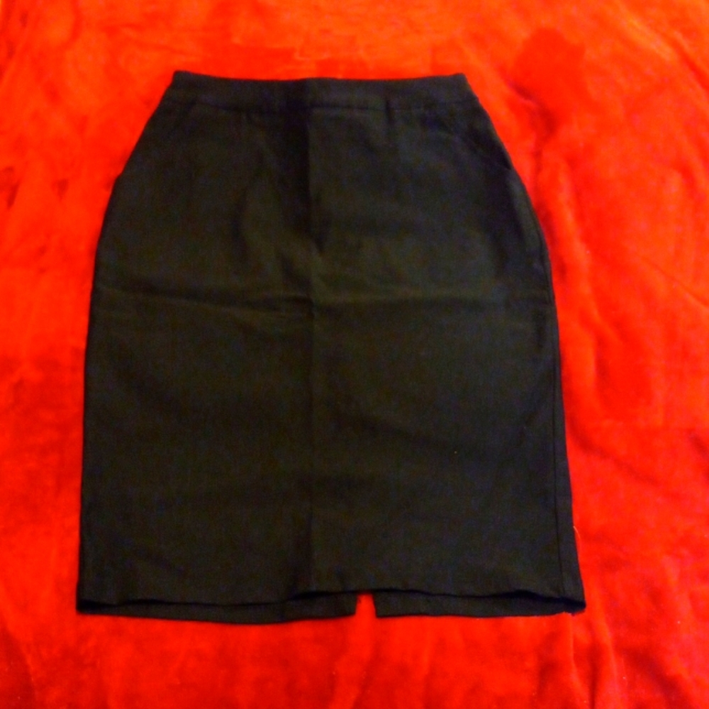 Kate Kasin Black Stretch Pencil Skirt.  Size Small. Pockets. EUC.